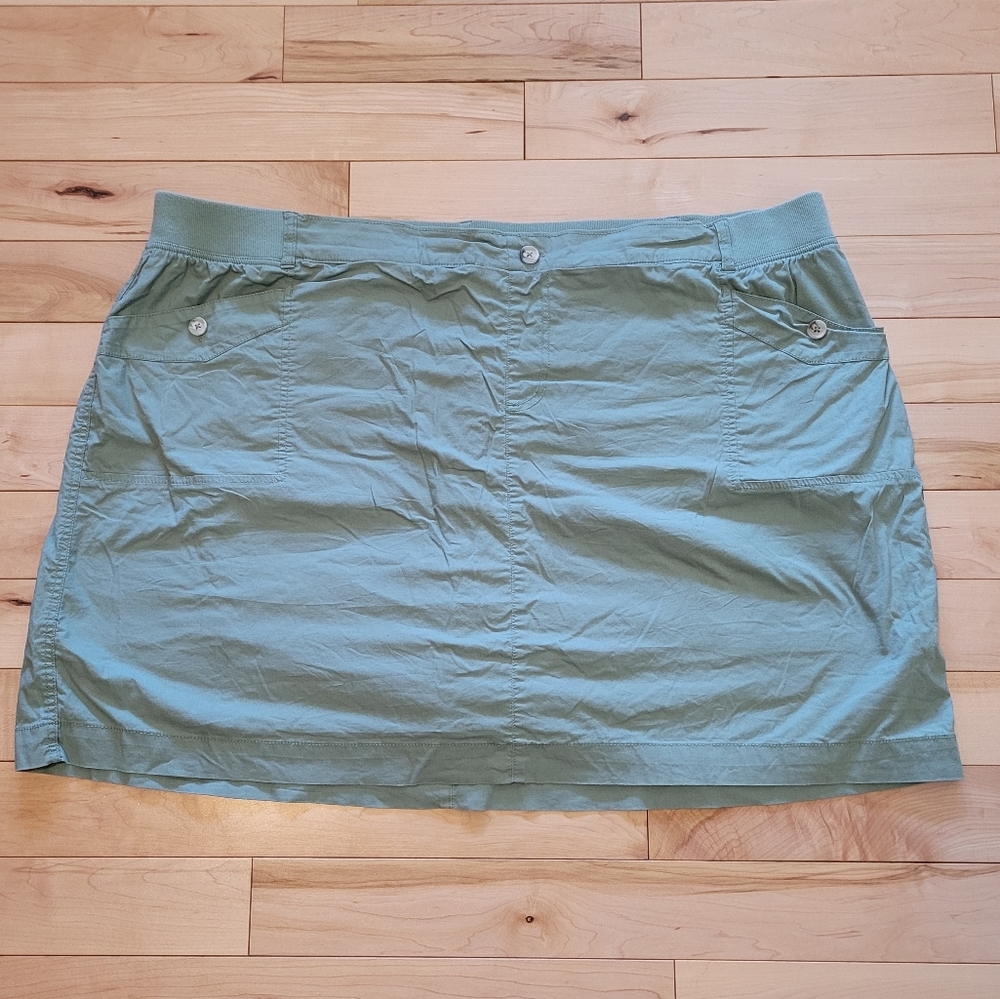 Pennintons Women's Size 32 Green Skirt With Shorts Underneath